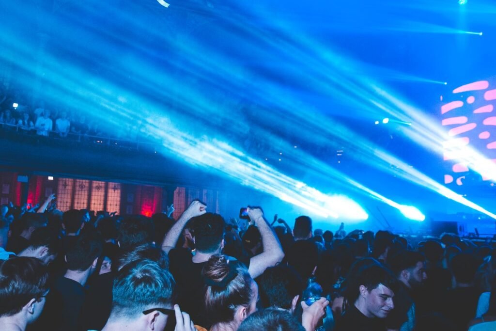 Showcase : le club sous le pont Alexandre III, gratuit ou presque