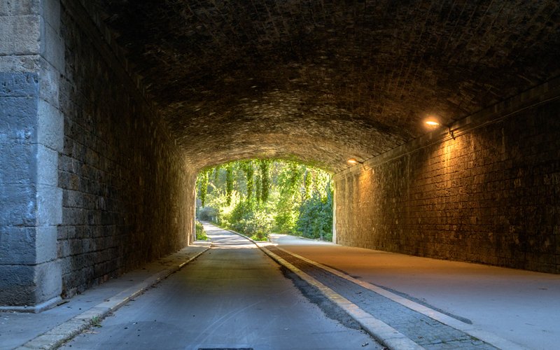 Promenade plantée de la Coulée verte René-Dumont sur l'ancien viaduc ferroviaire