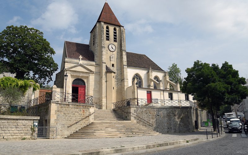 Clocher et parvis pavé de l'église Saint-Germain de Charonne