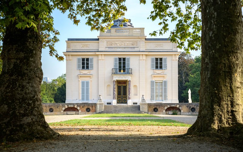 Château et parterres fleuris du parc de Bagatelle, bois de Boulogne
