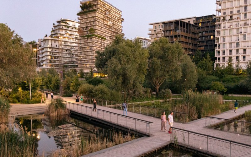 Bassins et prairies du parc Clichy-Batignolles Martin-Luther-King