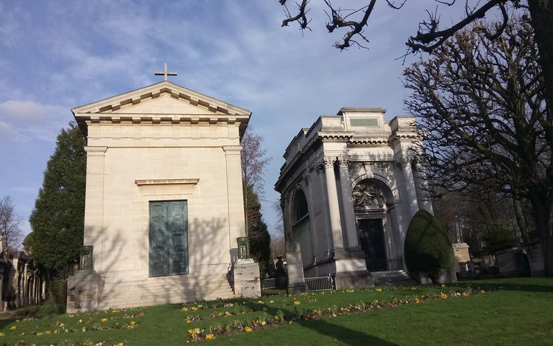 Chapelle et allées arborées du cimetière du Père-Lachaise