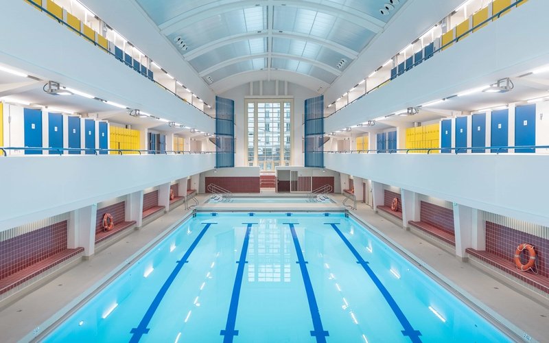 Bassin intérieur de la piscine Château-Landon, Paris 10e
