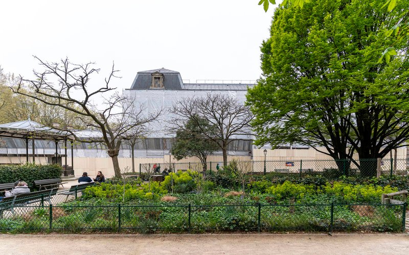Allées et kiosque du square d'Anvers - Jean-Claude Carrière, avenue Trudaine