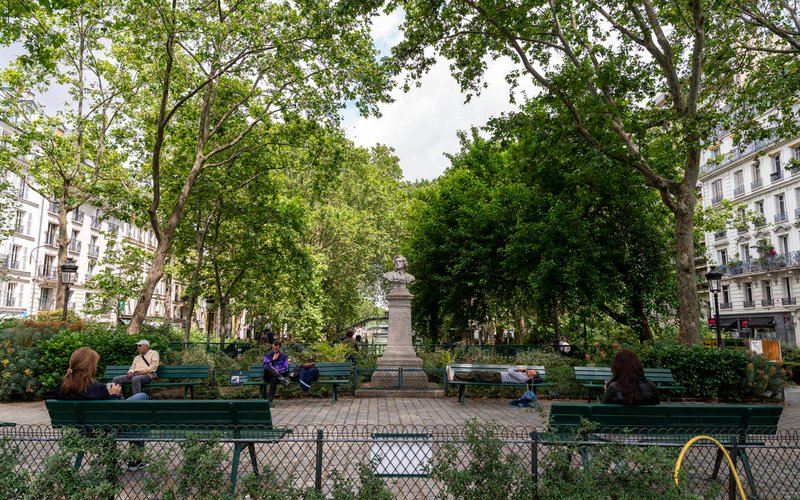 Écluse du canal Saint-Martin vue depuis le square Frédérick-Lemaître